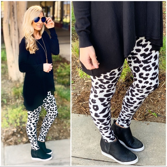 ✨LAST ONE✨Black and White Animal Print Leggings - Picture 3 of 7